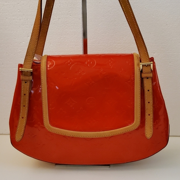 LOUIS VUITTON RED MONOGRAM VERNIS BISCAYNE BAY BAG - Picture 14 of 16